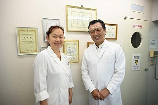 「近所のお店の人たち、みんな患者さんですよ」東京・新大久保、「多国籍な」街の歯科医